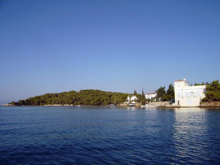 Aloe Luxury Apartments Porto Heli Exterior photo